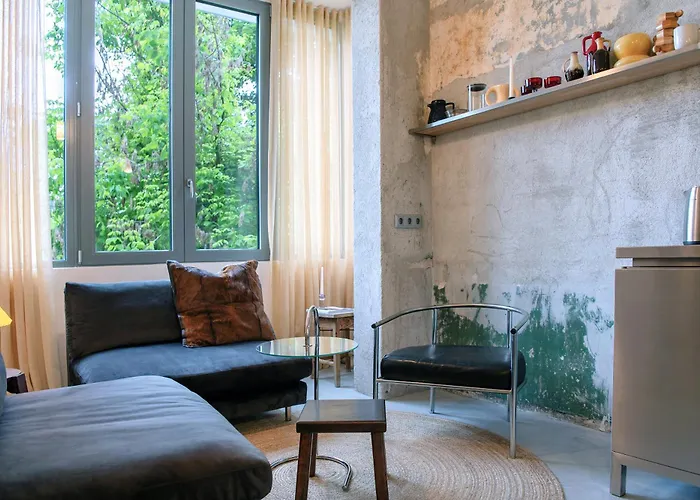 Dazzling Minimalist One Bedroom Apartment