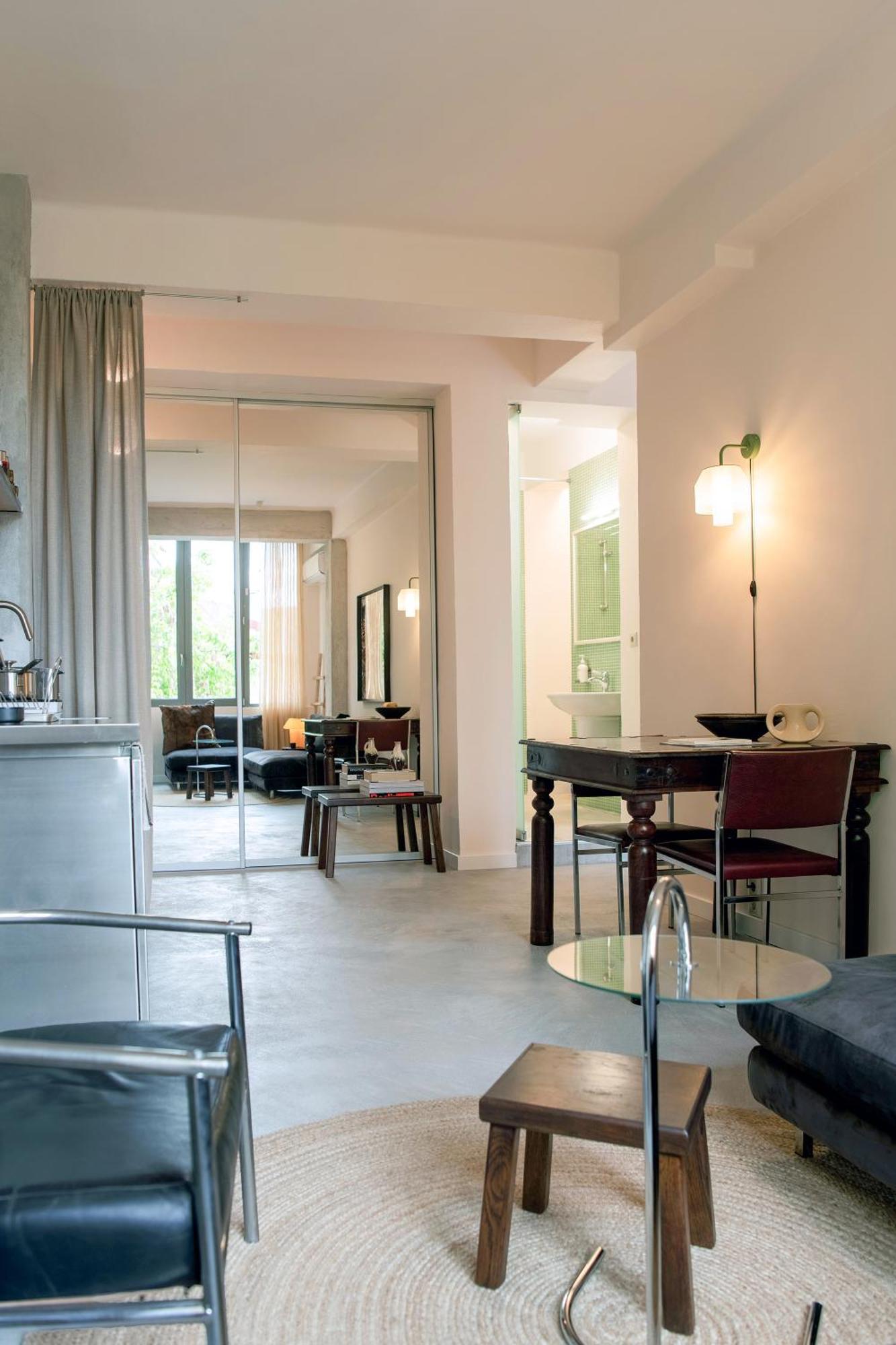 Dazzling Minimalist One Bedroom Apartment